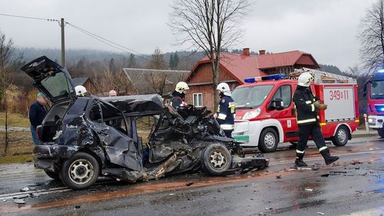 Trzciana: Tragiczny wypadek trzech pojazdów