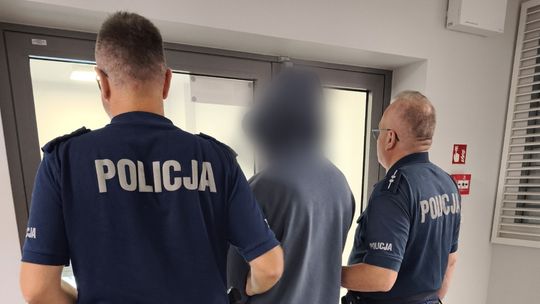Trzy osoby zatrzymane za brutalne pobicie 25-latka w Krośnie. Wyrzucili go z auta