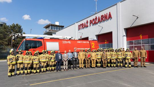 Tu strażacy są na pierwszej linii bezpieczeństwa. Dzień Strażaka na lotnisku Rzeszów-Jasionka