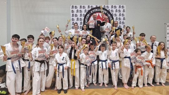 Turniej Karate Kyokushin „IKO Przełęcz Cup”. Pierwsze miejsce dla Krosna, trzecie dla Dukli
