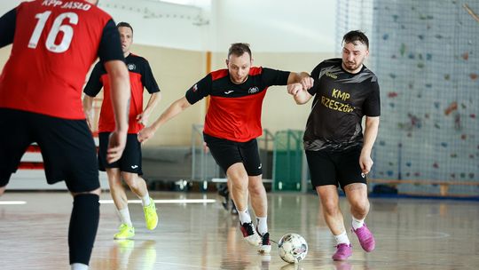 Finał II Podkarpackich Mistrzostw Policji w Piłce Halowej rozegrany w Krośnie