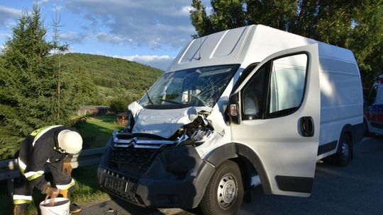 Tylawa: Bus najechał na ciężarówkę