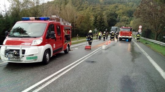 TYLAWA: Motocyklistka ucierpiała w wypadku. Powodem plama oleju
