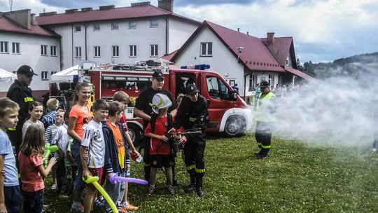 Tylawa: Pokazy strażackie na pikniku