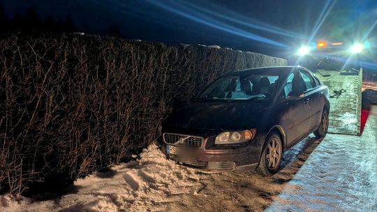 Ucieczka przed policyjną kontrolą zakończona kolizją w Żeglcach