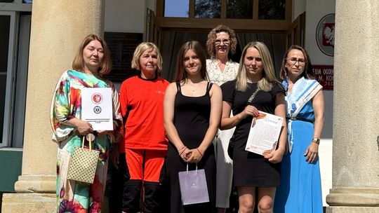 Uczennica z Jedlicza pomogła ofiarom wypadku. Szkoła i ratownicy uhonorowali jej odwagę