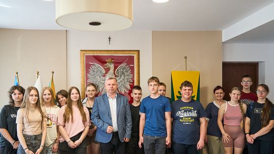 Uczniowie z Dobieszyna z wizytą w Urzędzie Gminy Jedlicze. Lekcja samorządu w praktyce