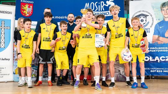 Uczniowie z krośnieńskiej „piętnastki” najlepsi na turnieju futsalowym Uczniowie z krośnieńskiej „piętnastki” najlepsi na turnieju futsalowym
