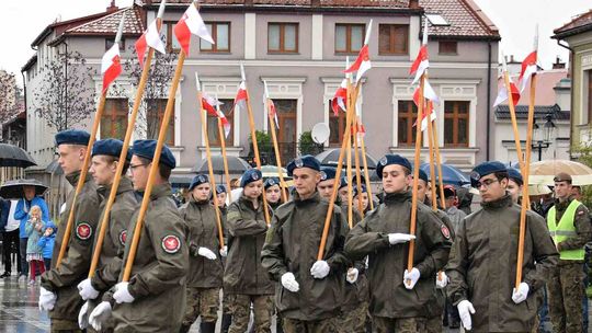 Uczniowie z rymanowskiej mundurówki zaprezentowali musztrę paradną w Bochni