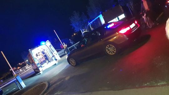 Uczyła się jeździć samochodem. Przygniotła chłopaka do drzewa