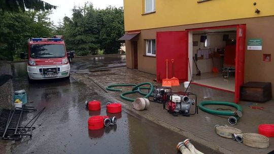 Ulewy na południu Podkarpacia. Zalana remiza OSP Iwla