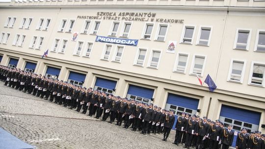 Uroczysta promocja w Krakowskiej Szkole Pożarniczej