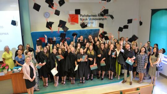 Uroczyste "czepkowanie" absolwentów pielęgniarstwa krośnieńskiej uczelni
