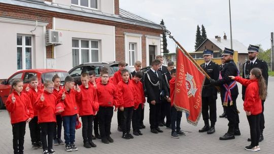 Uroczysty Dzień Strażaka w OSP Krościenko Wyżne. 18 nowych członków MDP złożyło ślubowanie