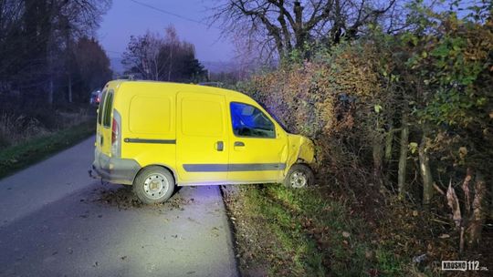 Ustrobna: 49-latek stracił panowanie nad Renault. Był pijany