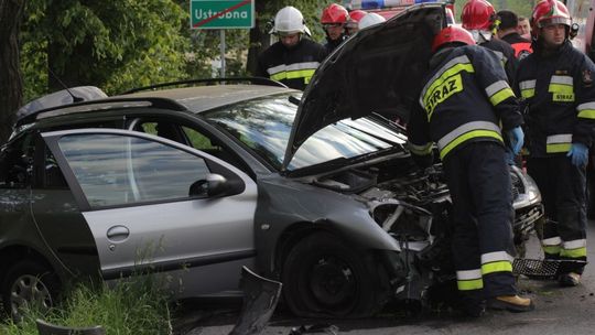 USTROBNA: Samochód w rowie. Dwie kobiety w szpitalu