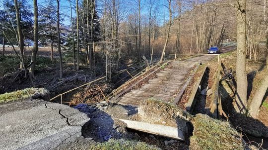 Uszkodzony podczas powodzi most w Krasnej zostanie odbudowany