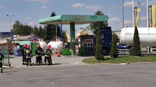 Uszkodzony zawór gazu na stacji paliw LPG przy ul. Podkarpackiej