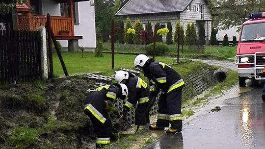 Uwaga! Intensywne opady deszczu. Trwają strażackie interwencje