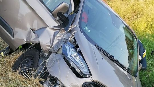 W Bajdach ciągnik rolniczy zderzył się z busem