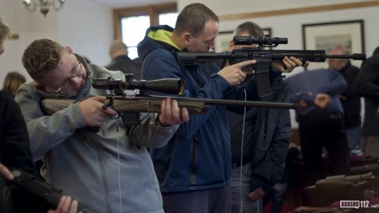 W dukielskim muzeum zaprezentowano broń palną historyczną i współczesną