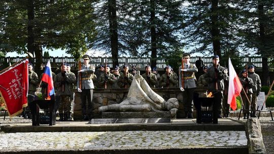 W Dukli uroczyście upamiętniono operację karpacko-dukielską [ZDJĘCIA]