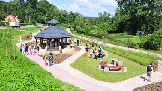 W Krośnie powstało miejsce, które urzeka. Park sensoryczny przy ul. Chopina został otwarty