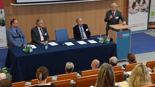W krośnieńskiej uczelni trwa XI Konferencja Zielarska [ZDJĘCIA]