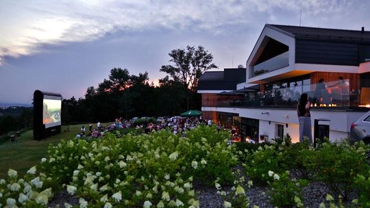W niedzielę kino plenerowe w Szklanym Lnianym