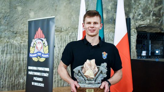 W pełnym ubraniu strażackim pokonał 650 schodów Kopalni Soli w Wieliczce