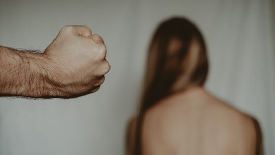 W Polsce każdego dnia 234 osoby pada ofiarą domowych oprawców. Krośnieńska Policja rusza z akcją pomocy