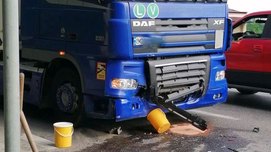 W Szebniach na DK28 zderzenie dwóch samochodów!