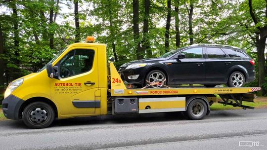 Kolejne samochody odholowane. Policjanci zatrzymali kierowców w Dukli i Jedliczu