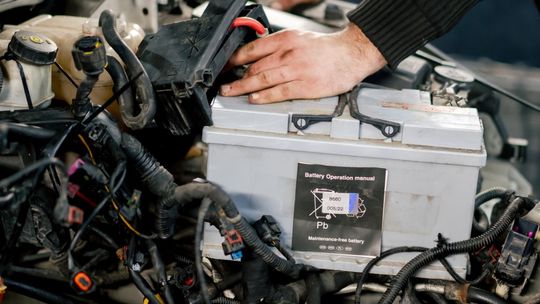Wastes Service a przyszłość recyklingu w branży automotive - Od baterii po elektronikę pojazdową