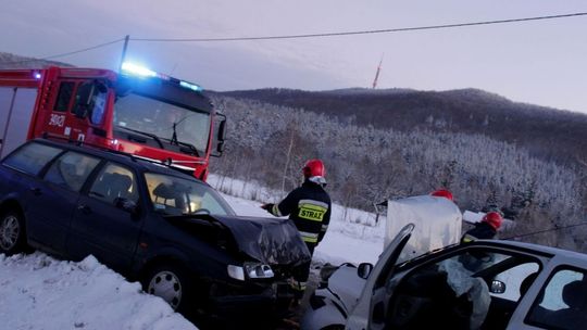 WĘGLÓWKA: Zderzenie samochodów. Wśród poszkodowanych dzieci