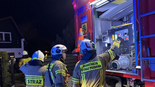 Wezwani do pożaru domu. Paliły się zarośla