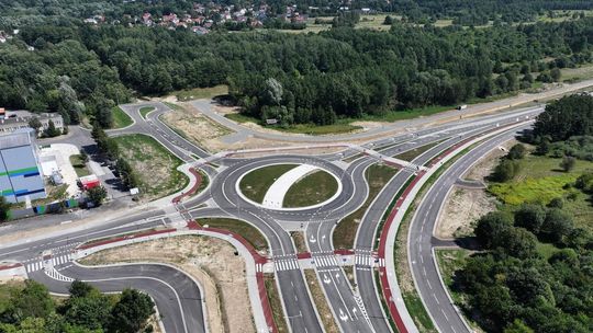 Wiadukt i największe rondo w Krośnie już przejezdne. To ważny fragment układu drogowego w mieście