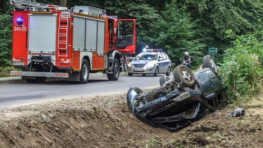 WIDACZ: Niebezpieczne dachowanie samochodu