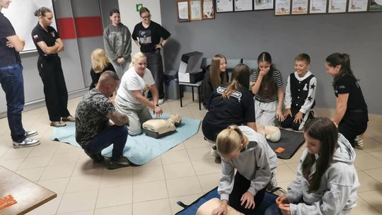 Wiedza, która może uratować życie! Strażacy z OSP Buków przeszkolili mieszkańców