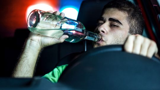 Wielu Polaków wciąż jeździ po wypiciu alkoholu. Ten problem ma drugie dno