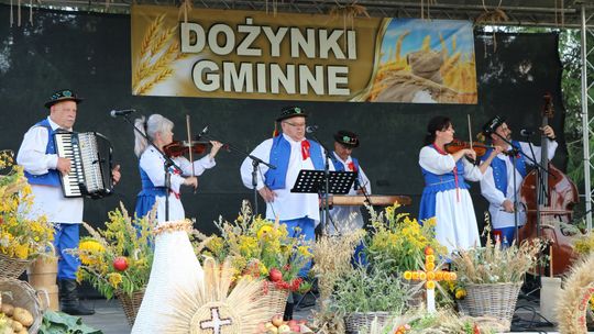 Wieńce, dożynkowy chleb i występy. Święto plonów w Bóbrce