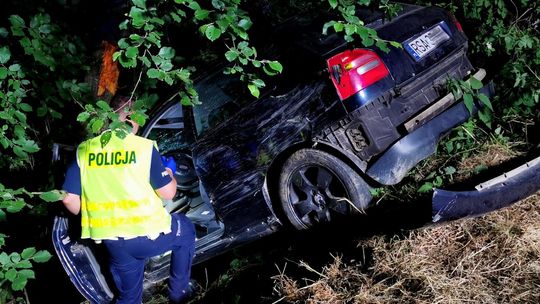 ? Wietrzno. Wjechał w drzewo i uciekł z miejsca zdarzenia [AKTUALIZACJA]