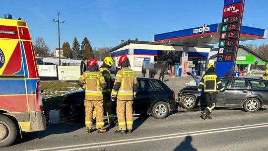 Wiśniowa. Zderzenie dwóch samochodów