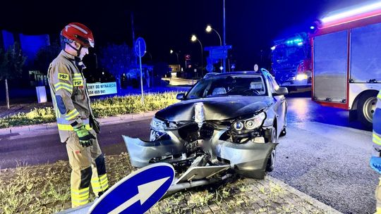Wjechał BMW w latarnię na Rondzie Niezapominajki