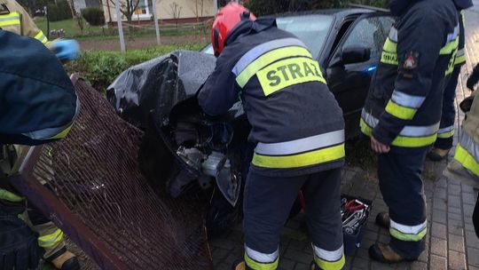 Wjechał w ogrodzenie na Chrobrego. Niepotrzebna interwencja służb