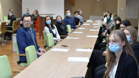 Władze krośnieńskiej uczelni przyznały studentom i pracownikom stypendia