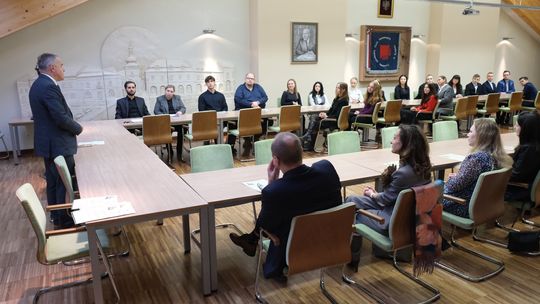 Władze krośnieńskiej uczelni przyznały studentom i pracownikom stypendia