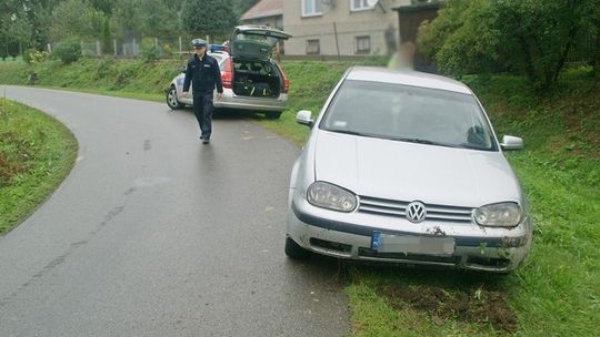 WOJASZÓWKA: Golfem wjechał do rowu
