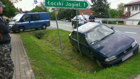WOJASZÓWKA: Kolizja przy Szkole Podstawowej