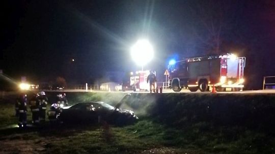 WOLA KOMBORSKA: Po dachowaniu BMW, kierowca i pasażerowie uciekli
